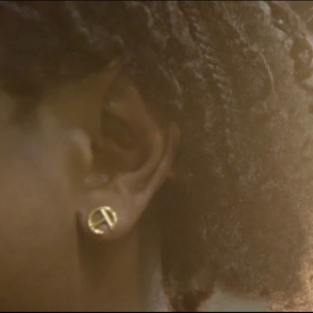 🛑SOLD🛑 NEW😍👑 Authentic Gold TELFAR logo stud earrings - Picture 4 of 10